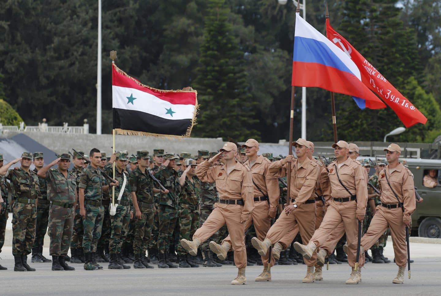 هل تخرج روسيا من سوريا وتشعل حرب ملىء الفراغ؟