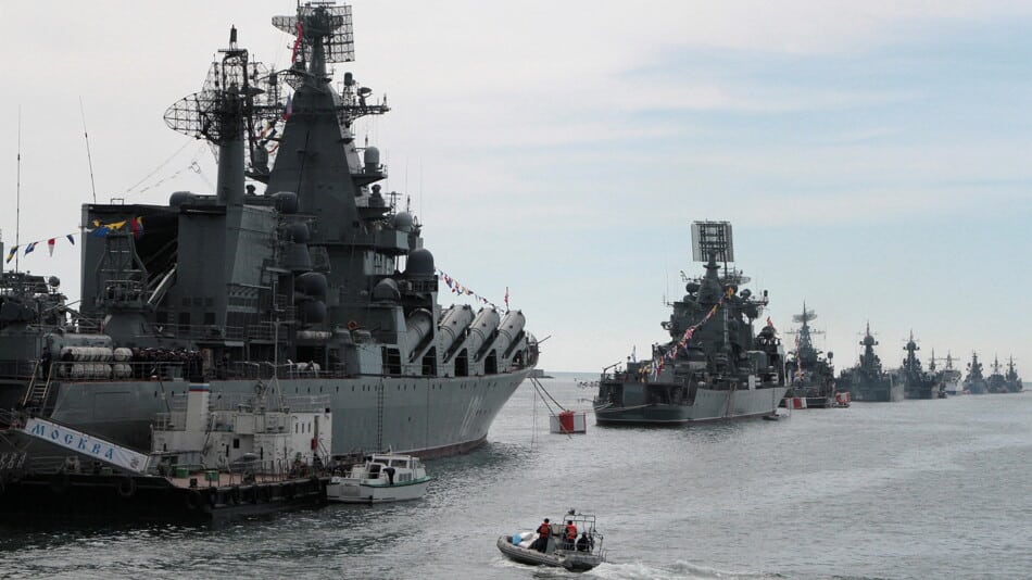 مقر الأسطول الروسي للبحر الأسود يتعرض لهجوم يوقع إصابات..صور