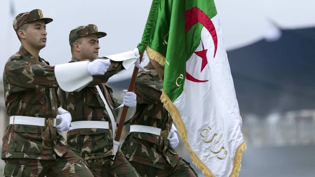 استعراض عسكرى ضخم في الجزائر احتفالا بالذكرى 60 للاستقلال