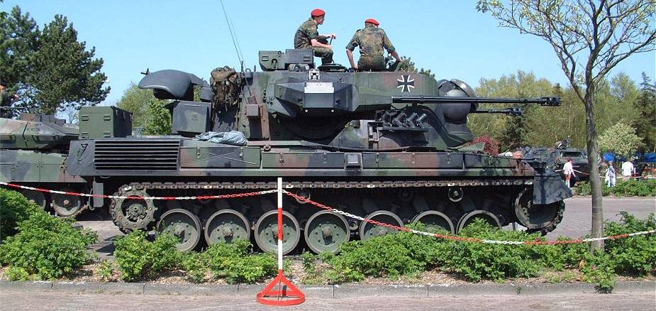 Ukrainian_soldiers_are_trained_by_German_army_on_Gepard_anti-aircraft_tank