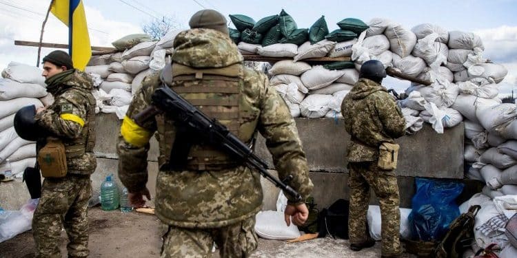 القوات الأوكرانية تنسحب من سيفيرسك وأمريكا تسحب مواطنيها 