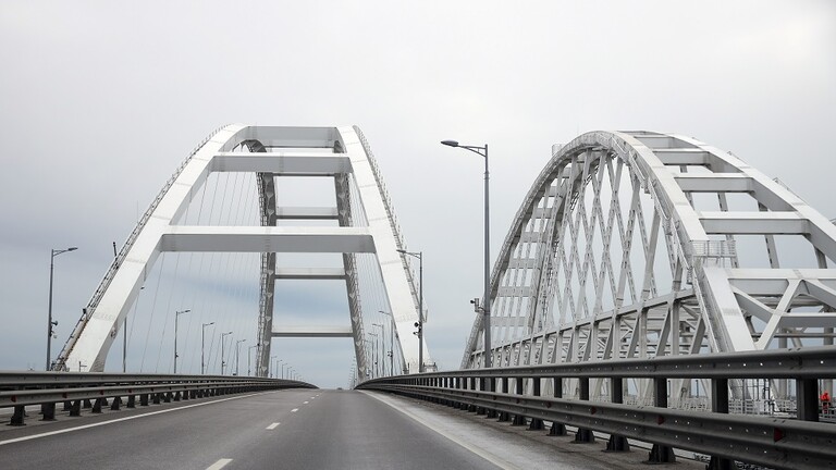 كييف تنسق مع بريطانيا لتدمير جسر القرم بإشراف وزير الدفاع البريطاني