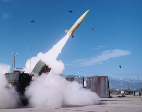 صواريخ ATACMS الأمريكية القوية هدفًا سهل للدفاع الجوي الروسي