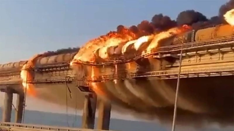 روسيا تكشف طريقة تفجير جسر القرم ..فيديو