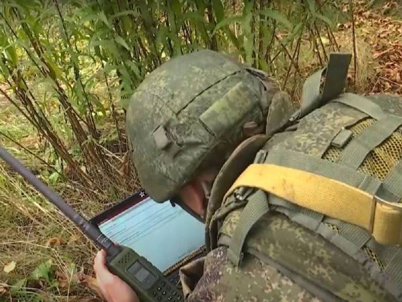 الجنود الروس يتزودون بهواتف ذكية تسمح باكتشاف مواقع المدفعية الأوكرانية