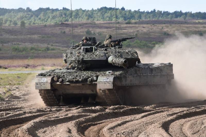 المستشار الألماني قام بمناورة خطرة قبل اتخاذ قرار توريد الدبابات إلى أوكرانيا