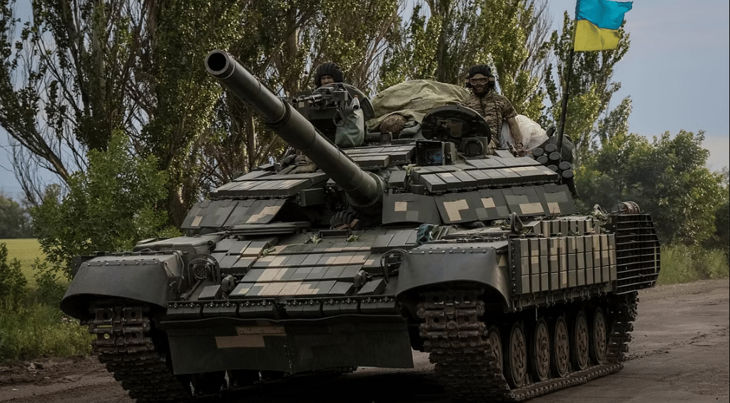 دبابات أوكرانيا" تثير أزمة ببريطانيا وروسيا تتجه لحرب شاملة