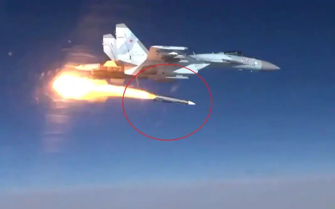 العثور على حطام صاروخ جو - جو روسي نادر وخطير في أوكرانيا.. فيديو