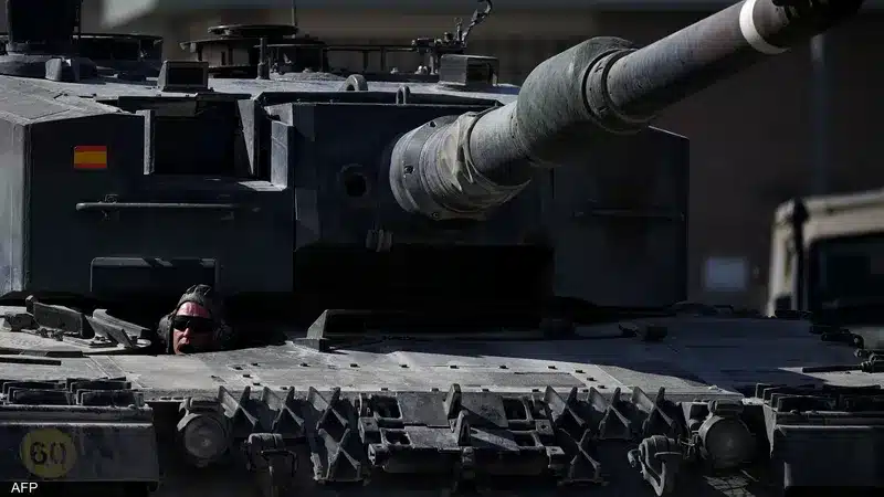 دبابات ليوبارد الألمانية وتشالنجر البريطانية تصل لأوكرانيا