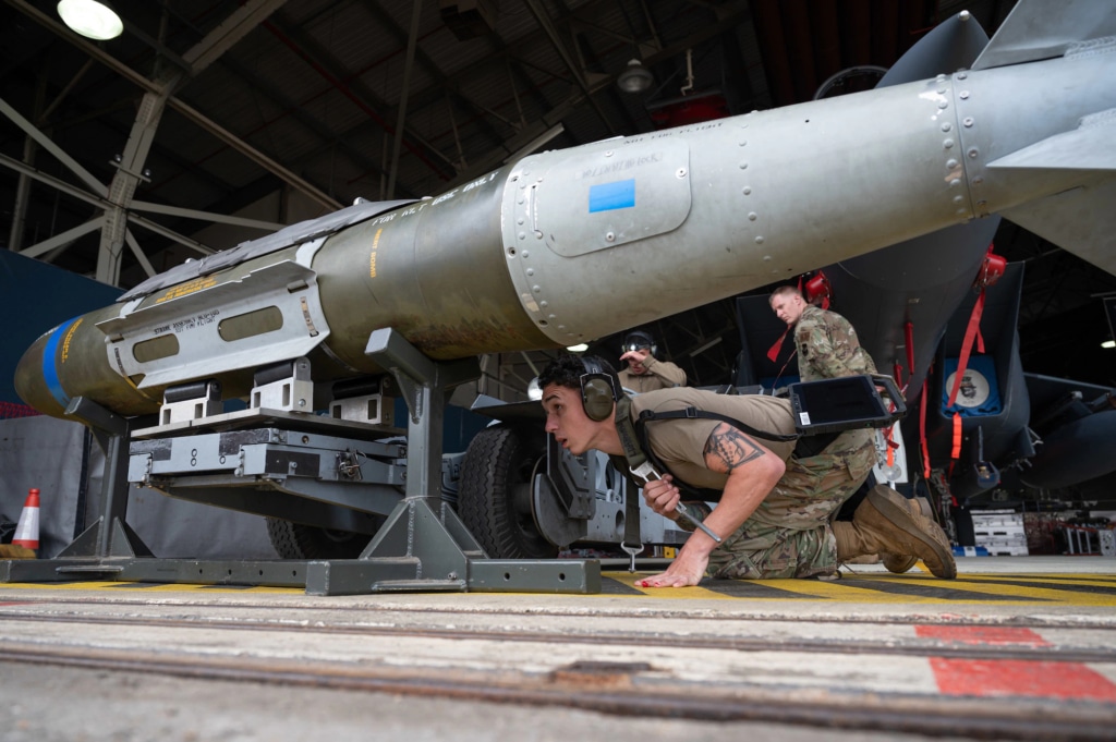 ضابط أمريكي كبير يؤكد إرسال قنابل JDAM إلى أوكرانيا فما هي مميزاتها