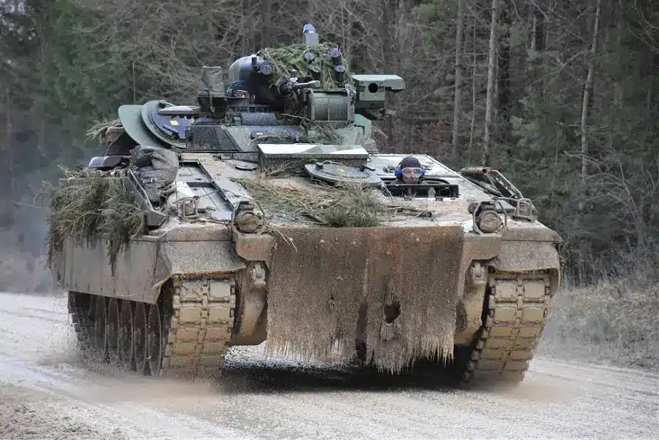 ألمانيا تزود أوكرانيا بـ 250 عربة مدرعة وتتفاوض لبناء مصنع لدبابات النمر في أوكرانيا