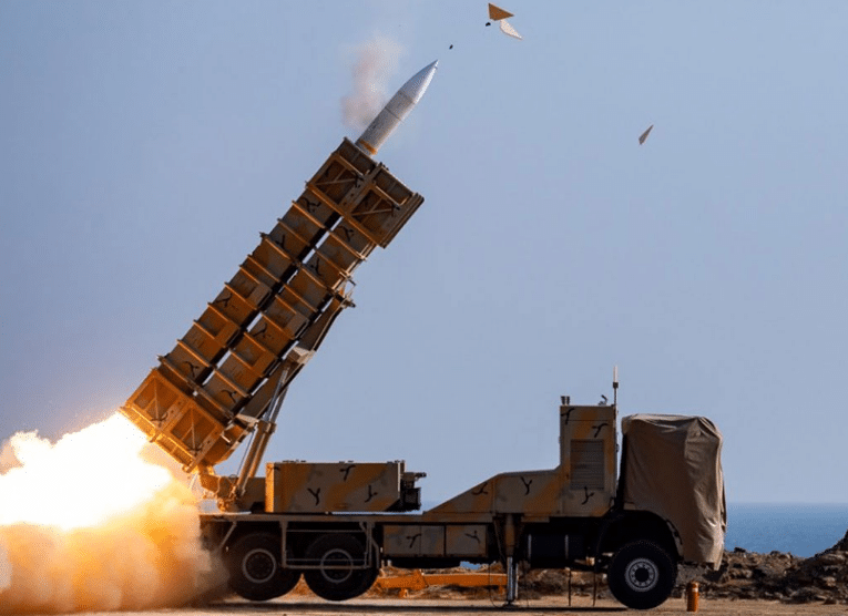 خرداد 15 صاروخ إيراني بمميزات الباتريوت الأمريكية