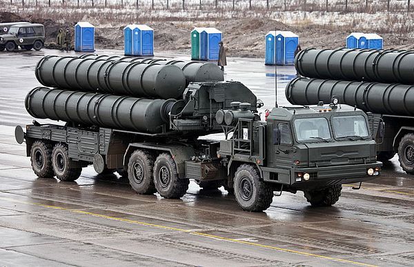 روسيا تواجه منظومة هيمارس الأمريكية بمنظومة S-400