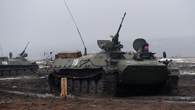 روسيا تستخدم مدرعة انتحارية أوكرانية لتفجير موقع الجيش الأوكراني