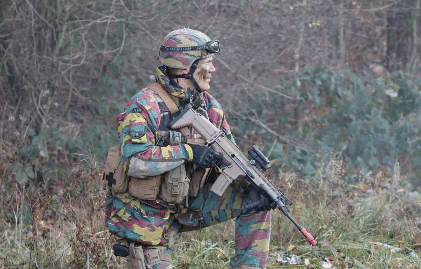 تعرف على البندقية البلجيكية FN SCAR التي تستخدمها القوات الأوكرانية