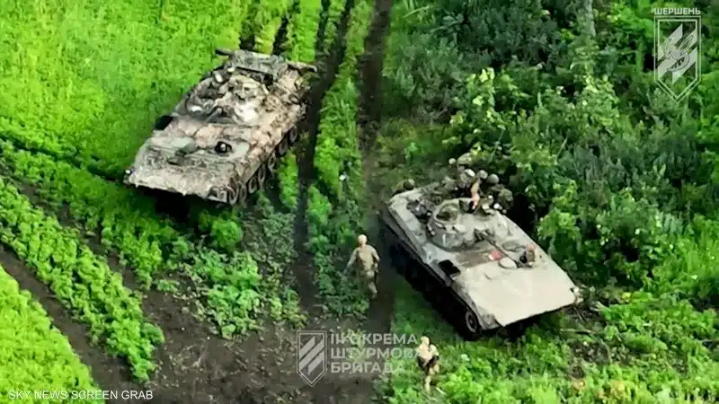 استعار القتال بين جيشي روسيا وأوكرانيا في الشرق والجنوب