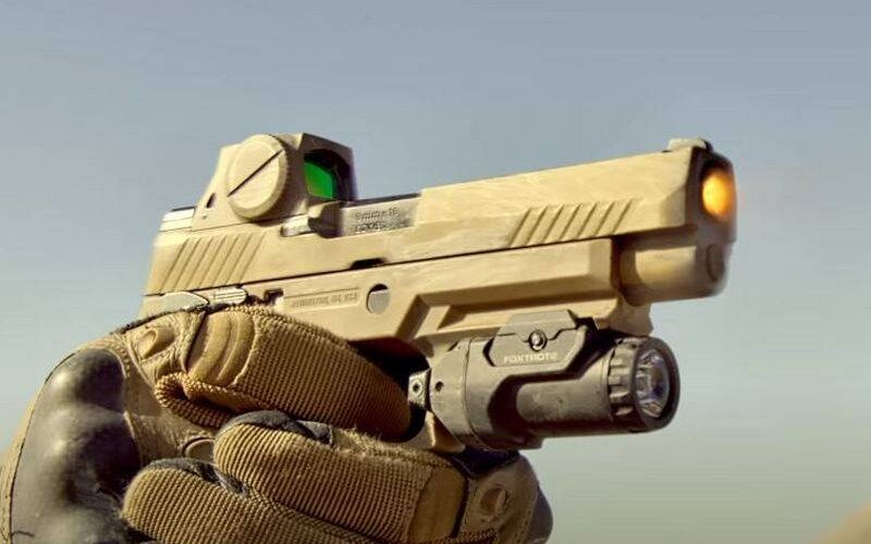 اعتماد مسدس SIG Sauer M17 هو المسدس الرئيسي للجيش الأمريكي