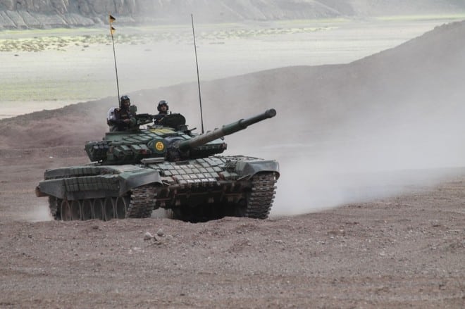 الهند والصين تتنافسان لمحاذاة الدبابات الخفيفة المخصصة للإرتفاعات العالية