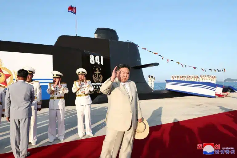 كوريا الشمالية تكشف عن الغواصة الهجومية النووية Hero Kim Kun Ok