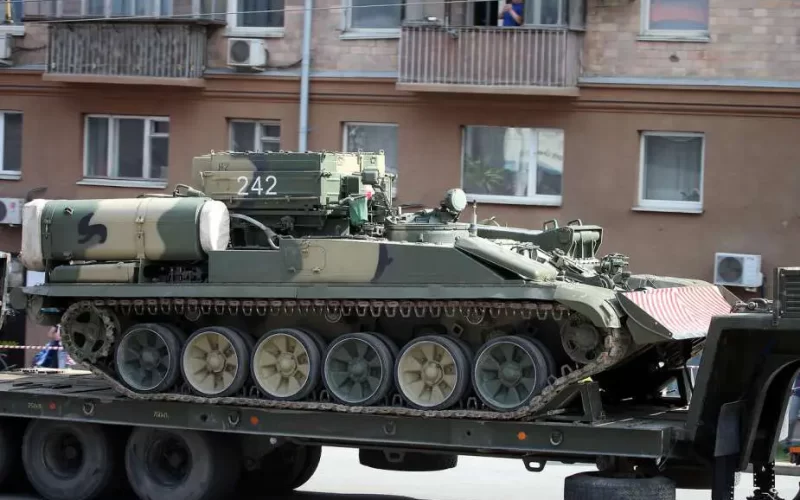 الجيش الروسي يتسلم دفعة جديدة من مركبات الاسترداد المدرعة BREM-1M