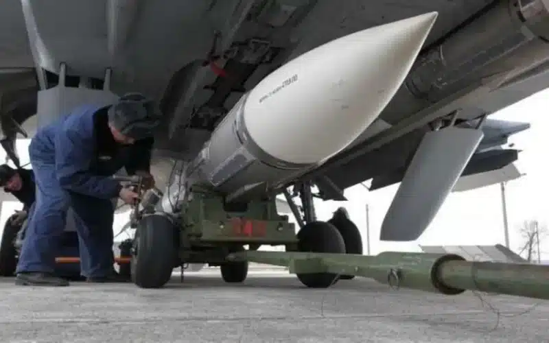 مقاتلة “سو-34” تطلق صواريخ كينجال الرهيبة لأول مرة