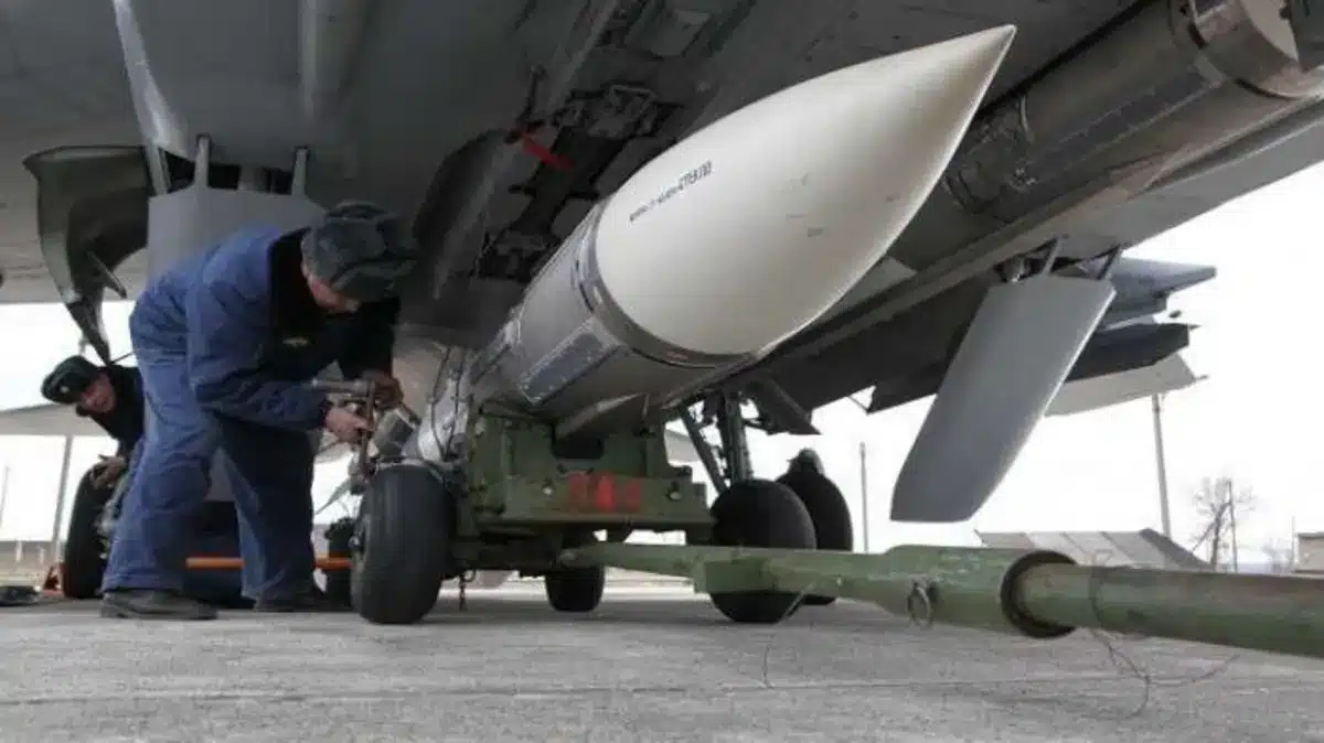 مقاتلة "سو-34" تطلق صواريخ كينجال الرهيبة لأول مرة