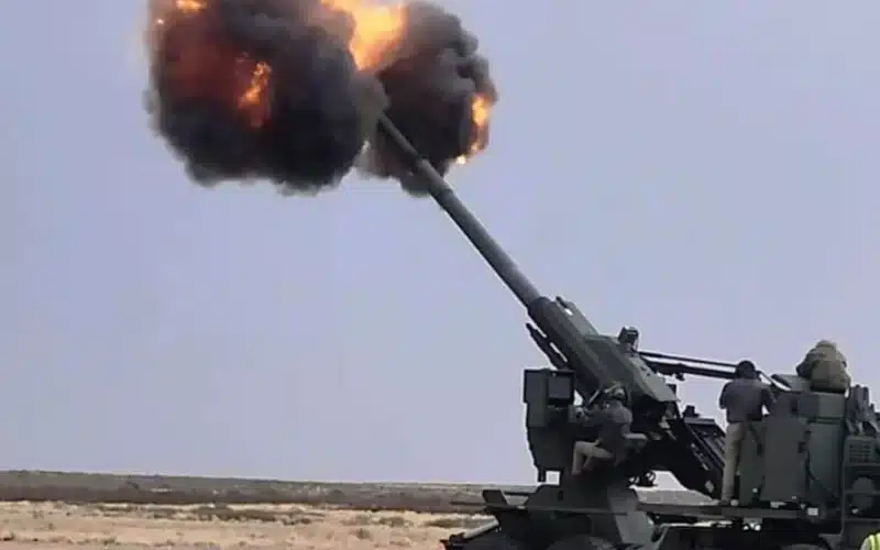 مدفع الهاوتزر Denel T5-52 عيار 155 ملم يحقق مدى يزيد عن 60 كيلومترًا