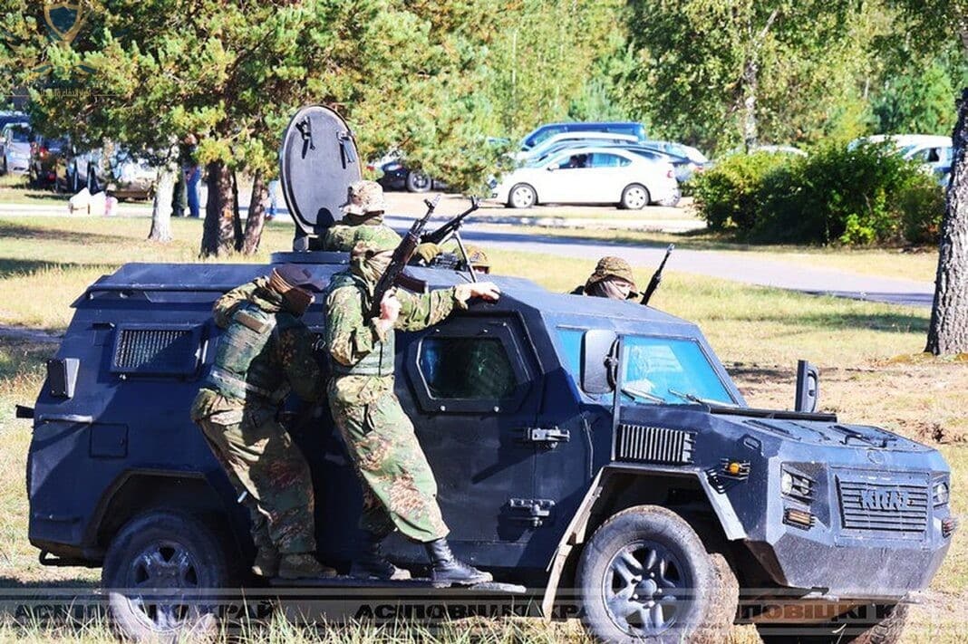 رصد مركبة مدرعة أوكرانية في بيلاروسيا.. فيديو