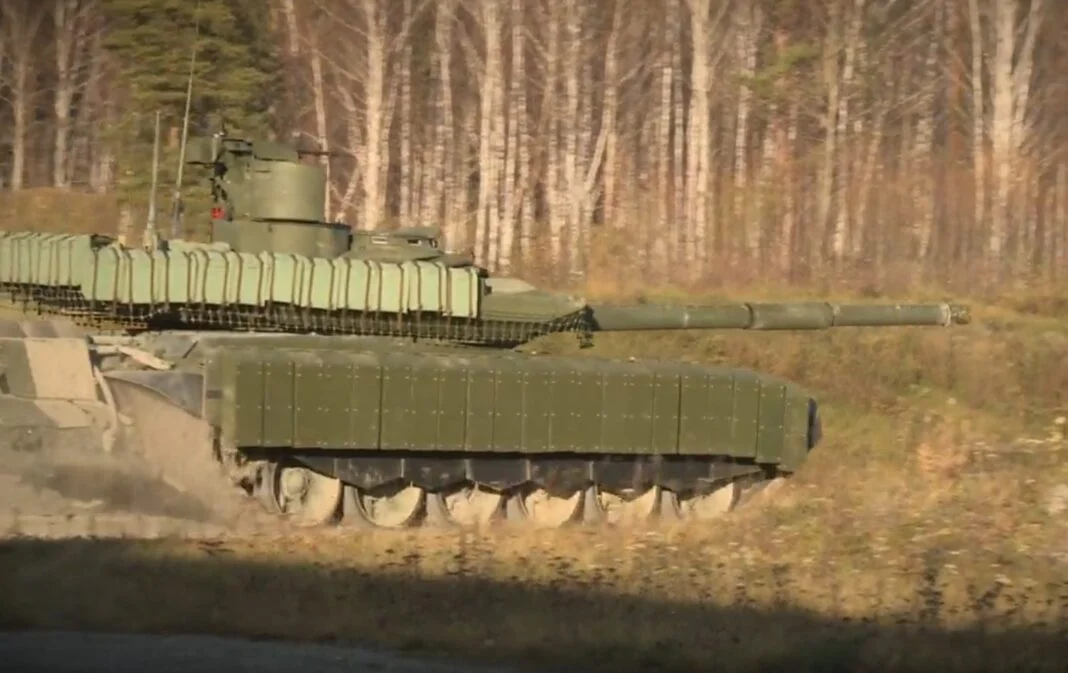 روسيا تكشف عن دبابة T-90M المطورة بميزات محسنة