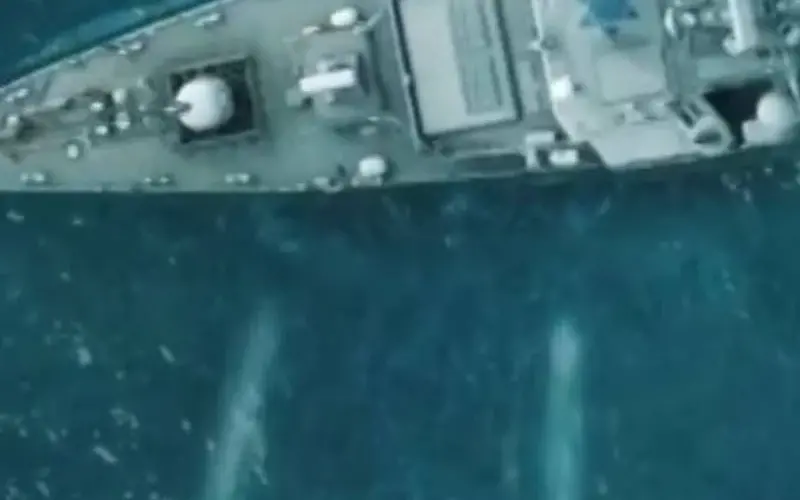 لقطات محاكاة لقصف سفن البحرية الأمريكية والإسرائيلية بصواريخ حزب. الله