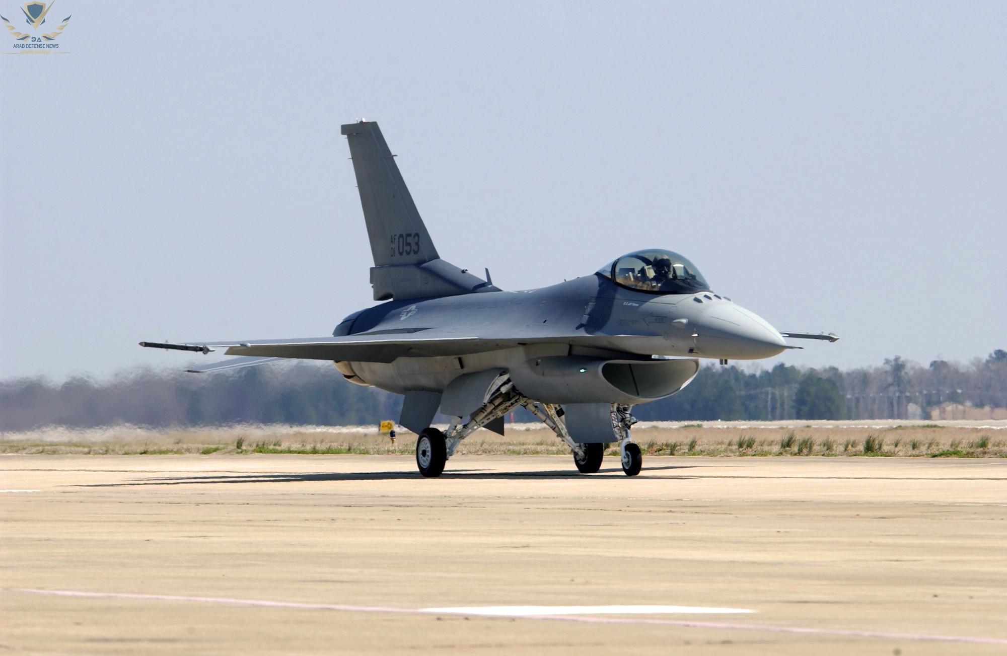 الطيارون الأوكرانيون يبدأون تحليق بطائرة F-16 في الدنمارك بعد التدريب في بريطانيا