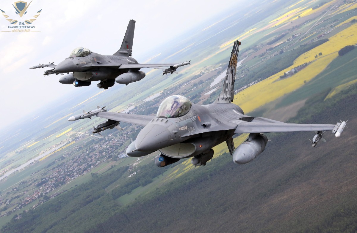 الطيارون الأوكرانيون يبدأون تحليق بطائرة F-16 في الدنمارك بعد التدريب في بريطانيا