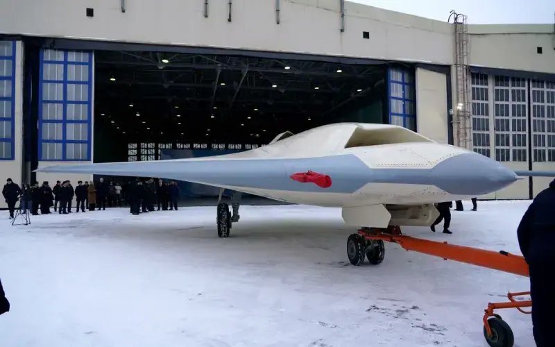 المجمع العسكري الروسي يستعد لإنتاج كميات كبيرة من الطائرة الثقيلة S-70 “أوخوتنيك”.