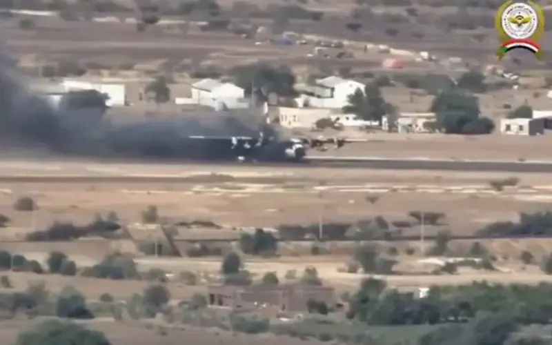 بالفيديو.. القوات السودانية تستخدم طائرة بدون طيار لضرب طائرة حكومية C-130