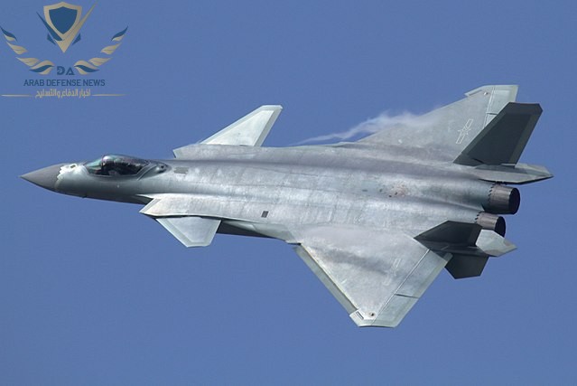 الصين تختبر طائرة مقاتلة متطورة مزودة بطائرات بدون طيار قابلة للفصل