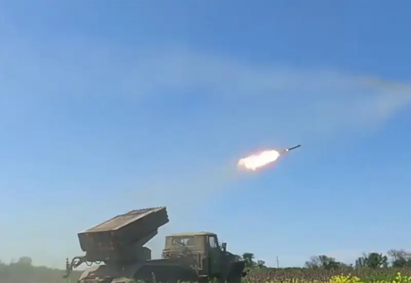 طائرة "لانتسيت" الروسية تدمر طائرة "سو-25" أوكرانية ..فيديو