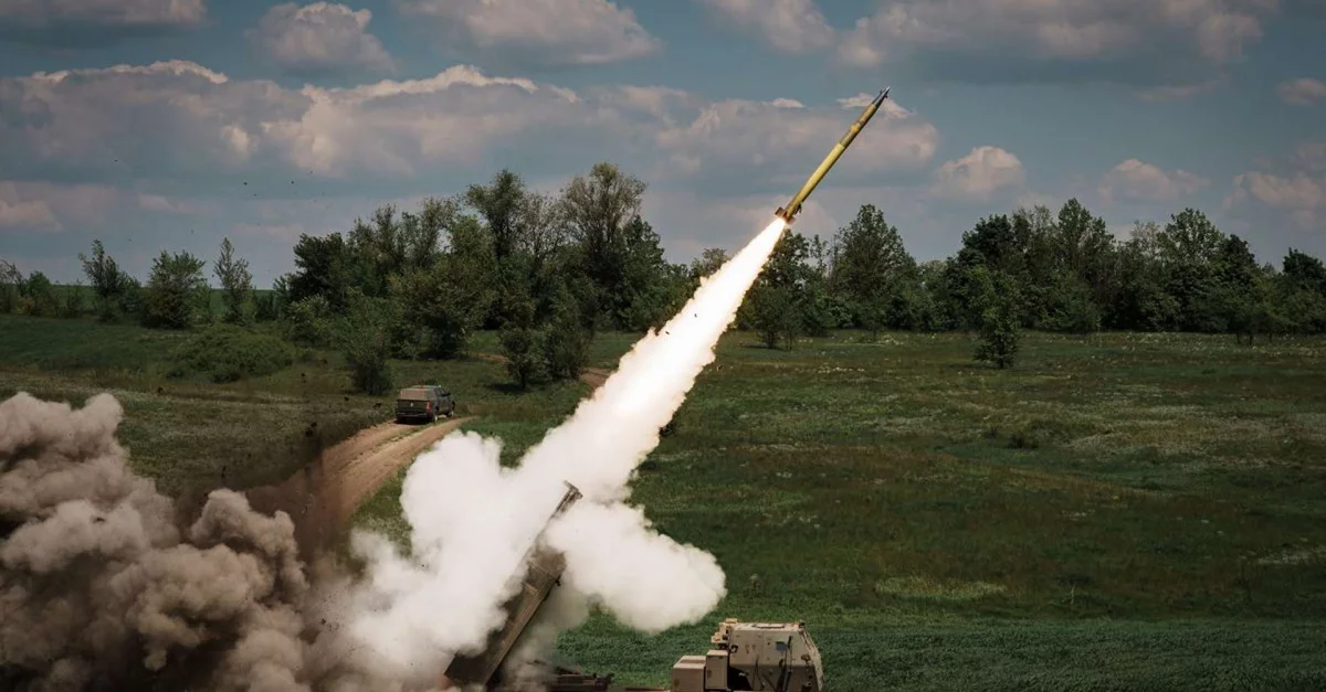 لأول مرة تستخدم أوكرانيا الذخائر العنقودية M30 GMLRS الأمريكية لضرب القوات الروسية