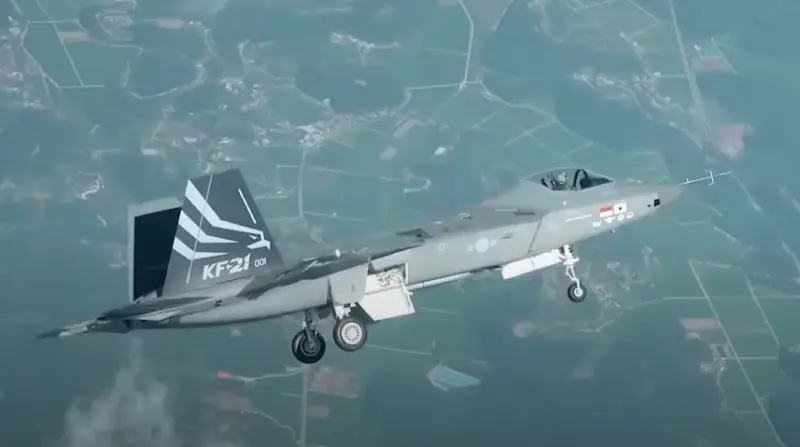 كوريا الجنوبية تصنع ثلاثة إصدارات جديدة من مقاتلة KF-21 Boramae