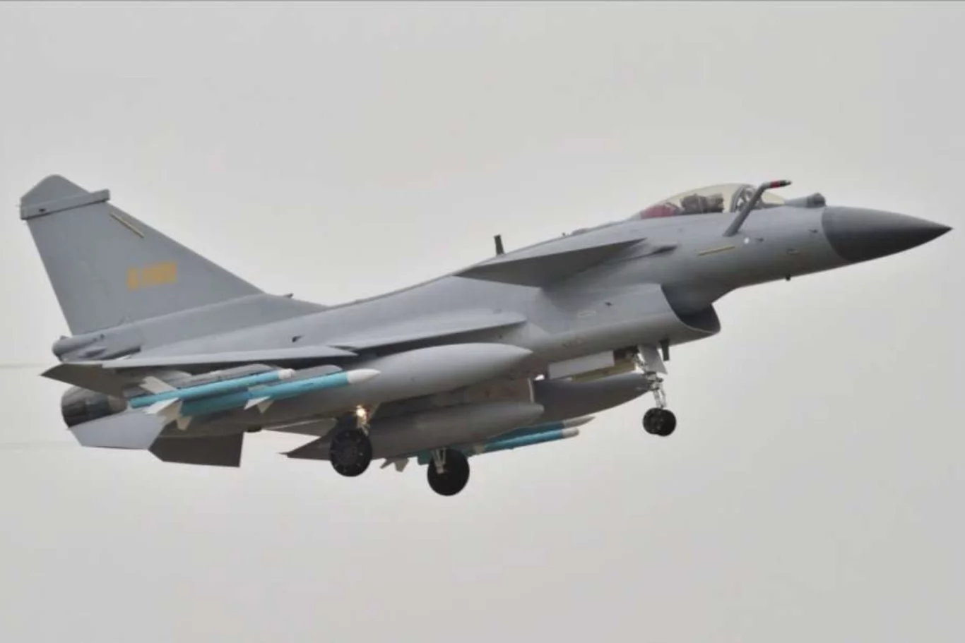 الصين تعرض على مصر مقاتلات J-10 وJ-31 كبديل للطائرات الأمريكية