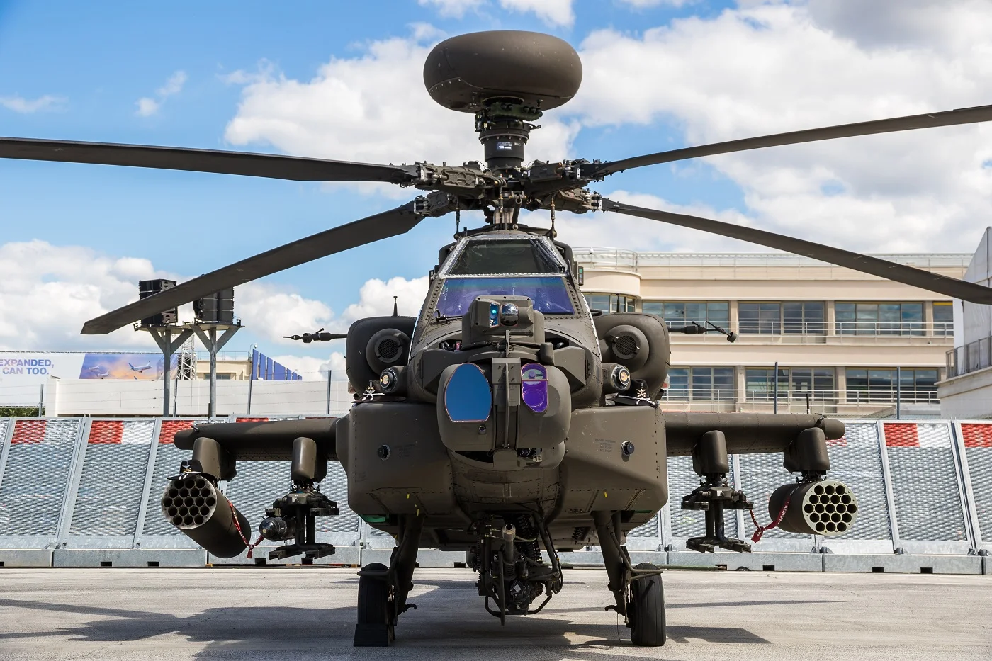 بولندا ستوقع صفقة تاريخية لشراء 96 طائرة هليكوبتر هجومية من طراز AH-64E من أمريكا