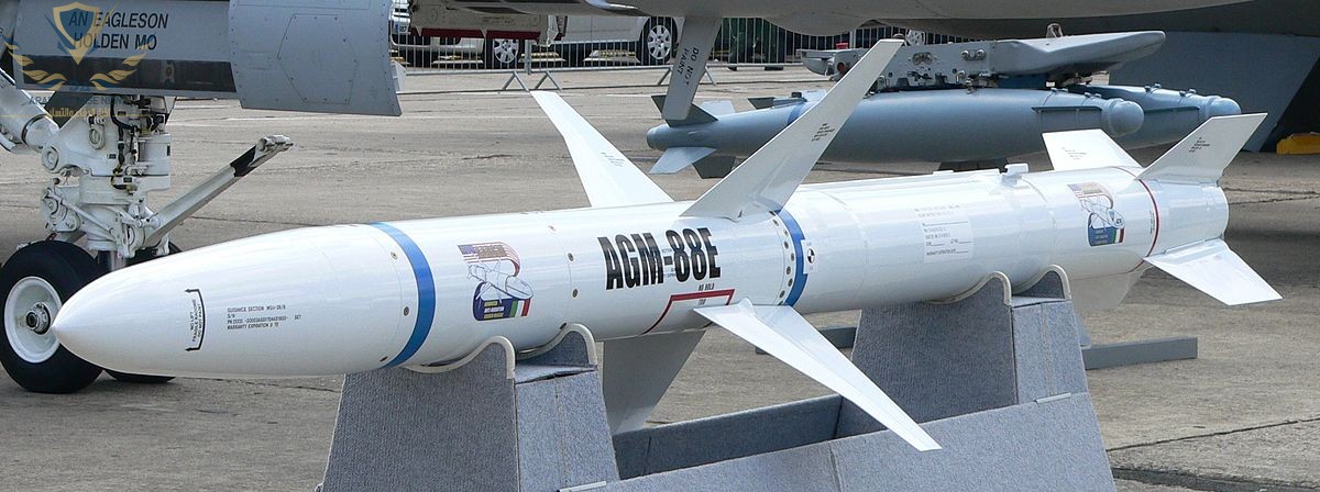 الولايات المتحدة تبدأ بتسليم صواريخ AGM-88E المتطورة إلى أوكرانيا