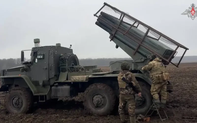 روسيا تكشف عن صاروخ BM-21 Grad معدل مزود بأنظمة ضد الطائرات بدون طيار