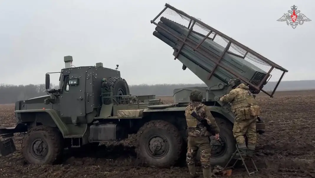 روسيا تكشف عن صاروخ BM-21 Grad معدل مزود بأنظمة دفاع ضد الطائرات بدون طيار