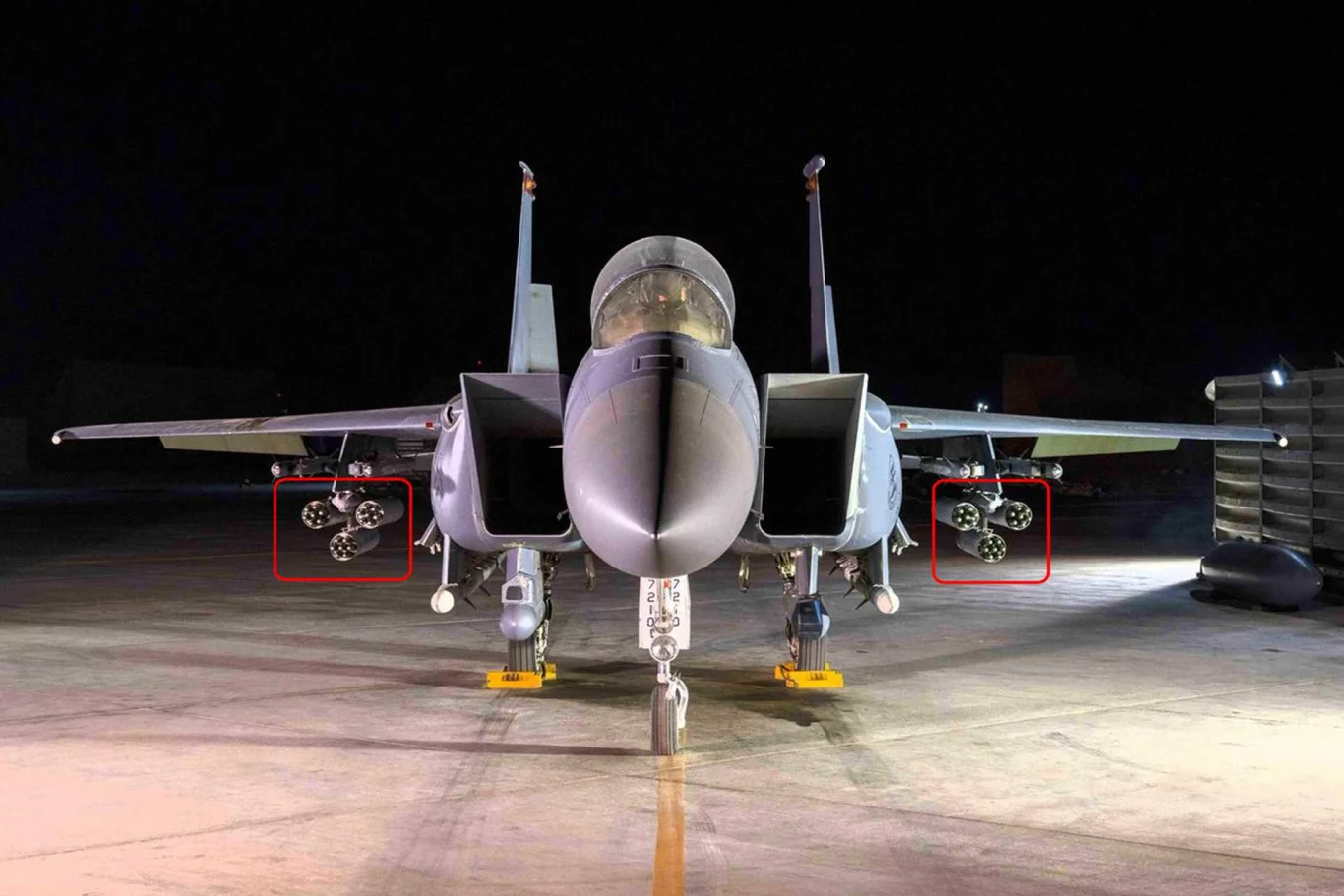 الطائرة المقاتلة الأمريكية F-15E توسع نطاق مهامها باستخدام منصات صواريخ APKWS
