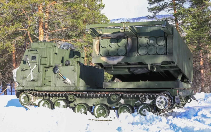 لوكهيد مارتن تعمل على تحديث نظام الصواريخ M270 لتعزيز القوة النارية بعيدة المدى