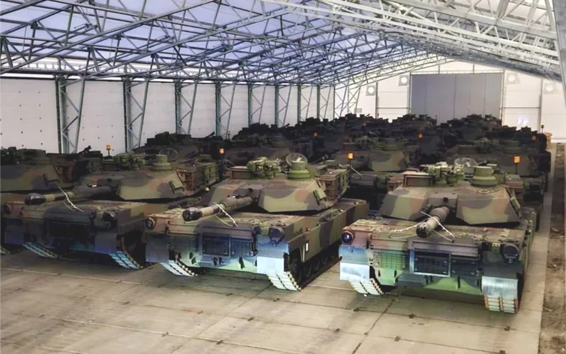 بولندا تتسلم 19 دبابة M1A2 SEPv3 لتعزيز جيشها للدفاع عن أوروبا