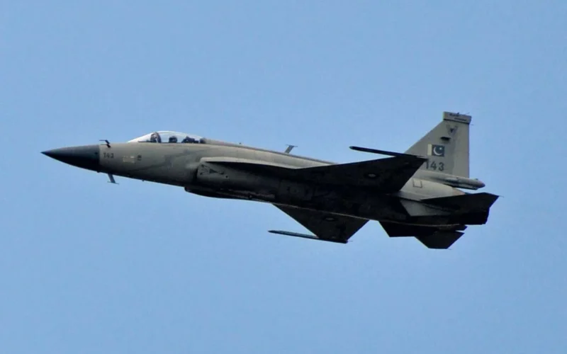 باكستان تتوصل لأكبر صفقة تصدير دفاعية لتسليم 40 طائرة JF-17 إلى أذربيجان