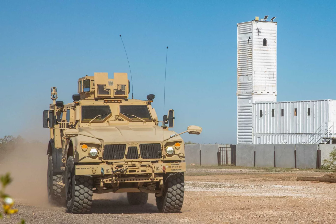 المغرب يتسلم أول مركبة أمريكية من طراز M-ATV MRAP لجميع التضاريس لقواته المسلحة