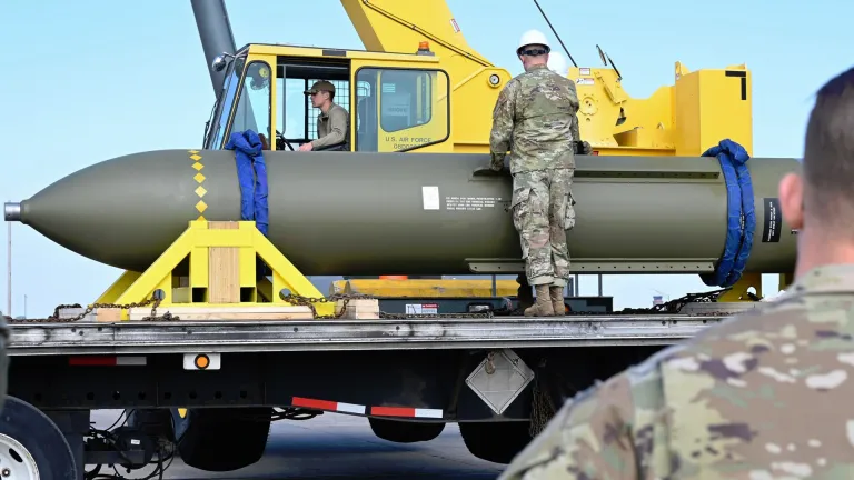 خليفة القنبلة الخارقة للذخائر الضخمة GBU-57 قيد التطوير