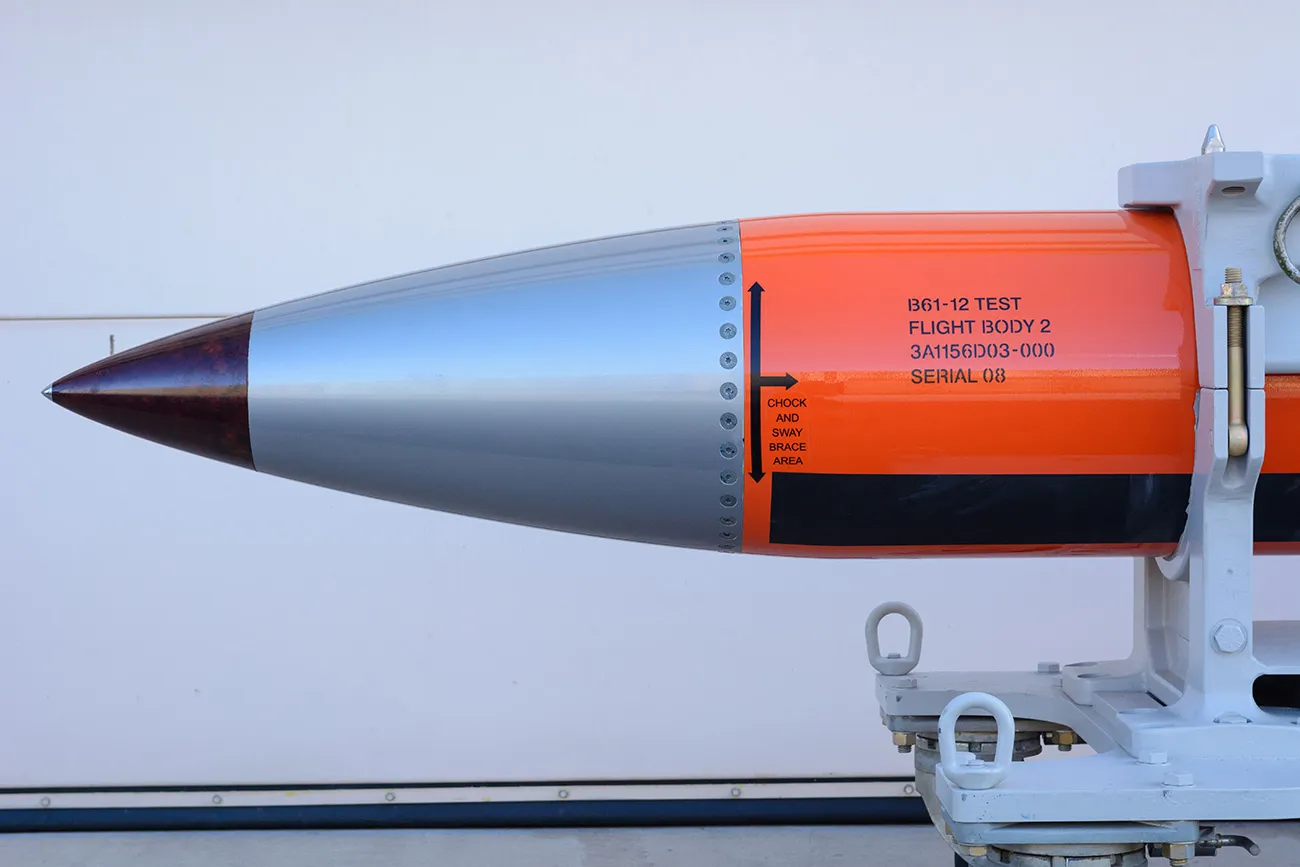 واشنطن تنشر B61-12 في بريطانيا وترسل رسالة نووية إلى موسكو